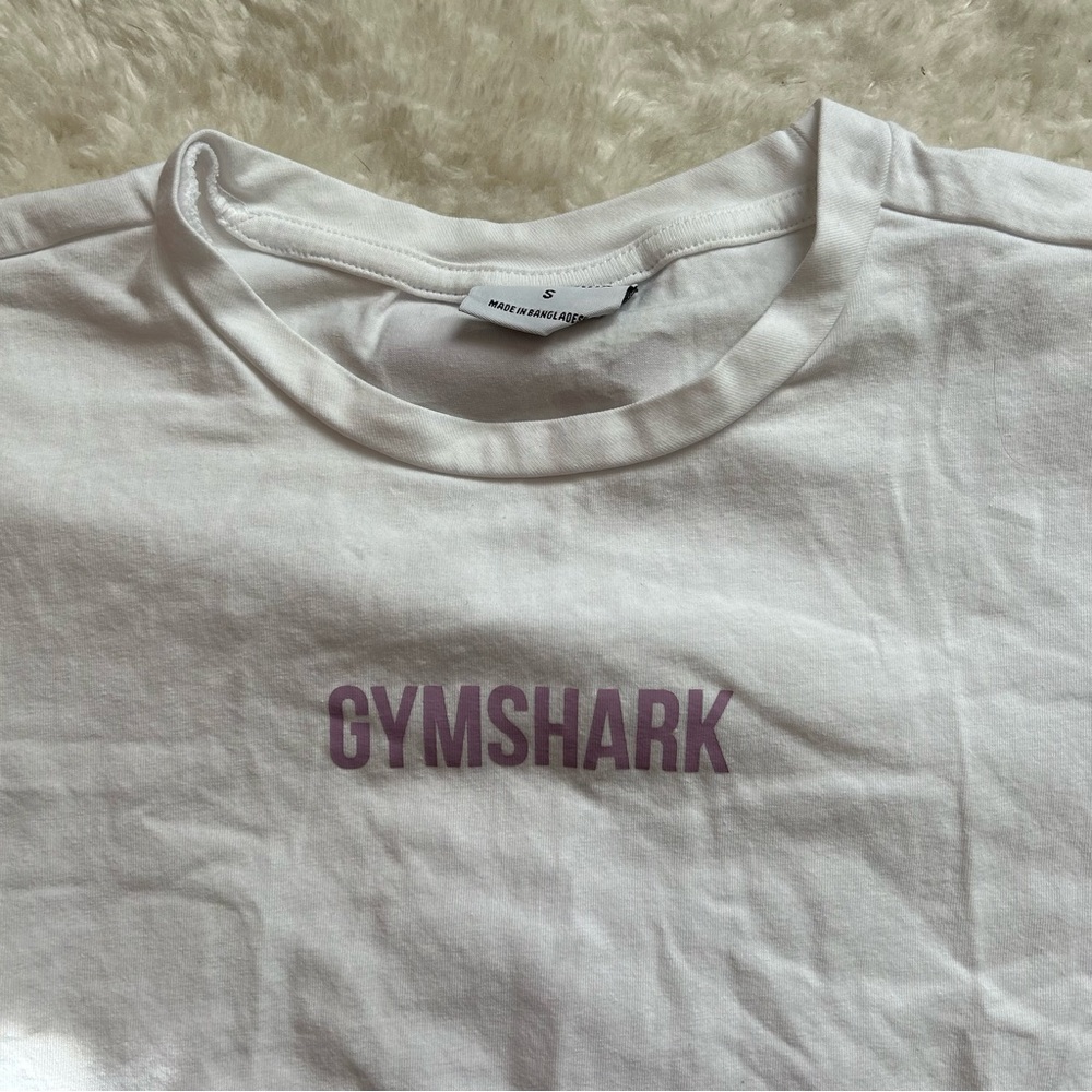 Gymshark Cropped White/Lilac Logo Short Sleeve Workout Top - Picture 2 of 5